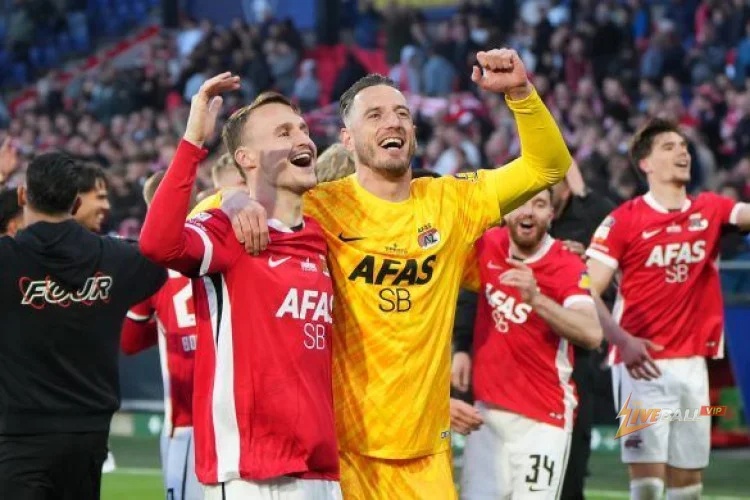 AZ Alkmaar từ chối đề nghị đầu tiên của Club Brugge cho tiền vệ.