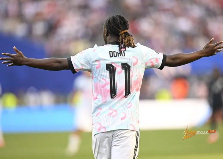 Jeremy Doku và Abdukodir Khusanov sắp ký hợp đồng năm năm với Manchester City.