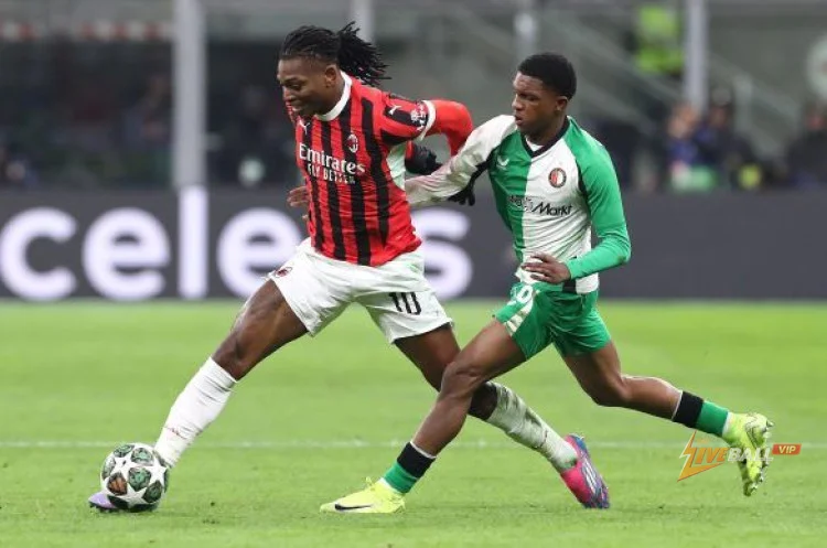 AS Roma เข้าร่วมการประมูลเพื่อคว้าตัวดาวรุ่งของเฟเยนูร์ดและเป้าหมายของน็อตติ้งแฮม ฟอเรสต์ กิไวโร เรด