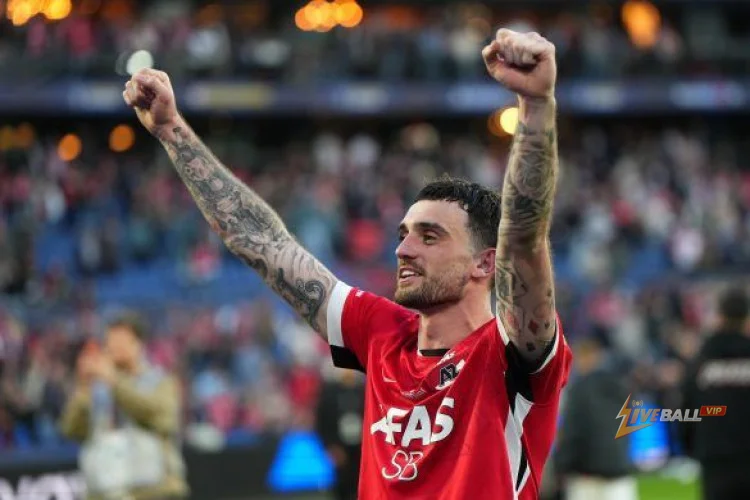 Real Betis and Como track AZ hotshot Troy Parrott, PSV also interested
