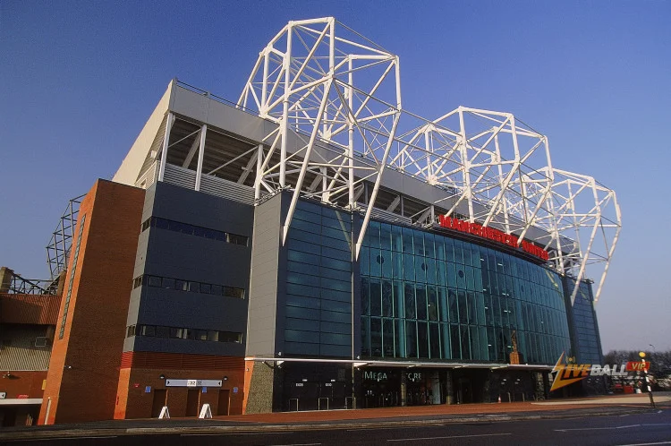 Manchester United poised to lose race to sign Iliman Ndiaye amid Al-Hilal links