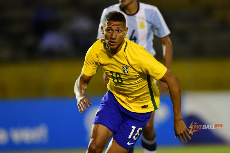 Roberto De Zerbi comments on Richarlison future amid exit links