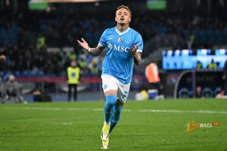 Ajax ले PSG जाने Mika Godts को विकल्पको रूपमा Napoli का Noa Lang लाई चाहन्छ।