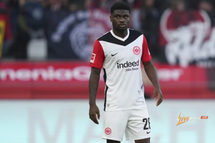 Schalke 04 tăng cường nỗ lực để chiêu mộ Junior Dina Ebimbe của Eintracht Frankfurt.
