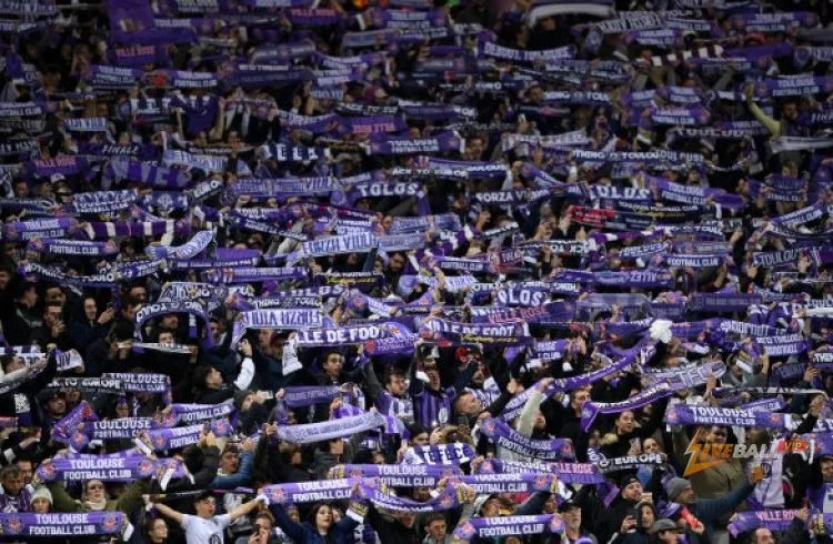 Toulouse gần ký hợp đồng với Sion Oppong của Brommapojkarna.