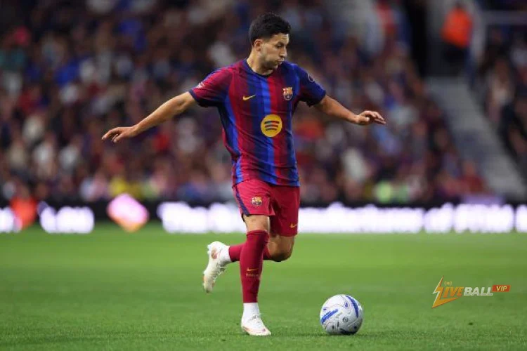 Chuyển nhượng bị hủy? Mục tiêu của Ajax tại Barcelona rời buổi tập với chấn thương và trong nước mắt.