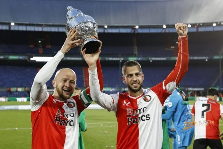 อดีตนักเตะ Feyenoord และทีมชาติออสเตรีย กernot Trauner ประกาศเลิกเล่นฟุตบอลในวัย 34 ปี