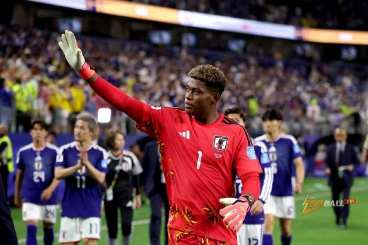 Tham vọng thi đấu tại Premier League của Zion Suzuki đã khiến thương vụ chuyển nhượng đến PSG đổ vỡ khi anh ưu tiên chuyển đến Aston Villa.