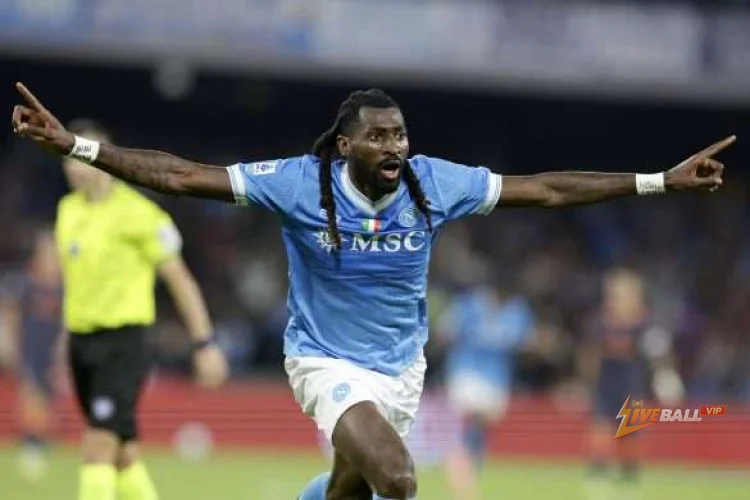 Napoli gần gia hạn hợp đồng ba năm với Andre-Frank Zambo Anguissa, quyết định này có thể gặp rủi ro.