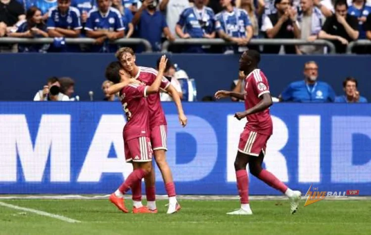 Cặp trung vệ dự kiến của Real Madrid sẽ khởi đầu mùa giải mới.