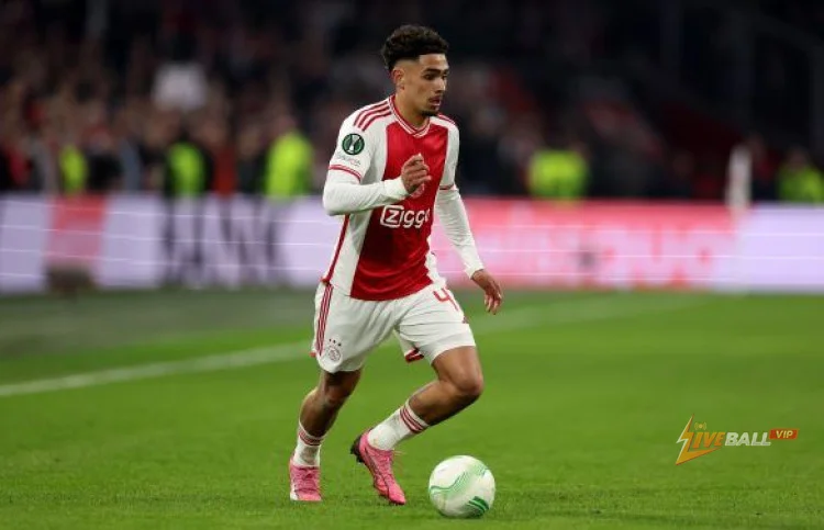 Hậu vệ Ajax chuẩn bị chuyển đến Lommel.