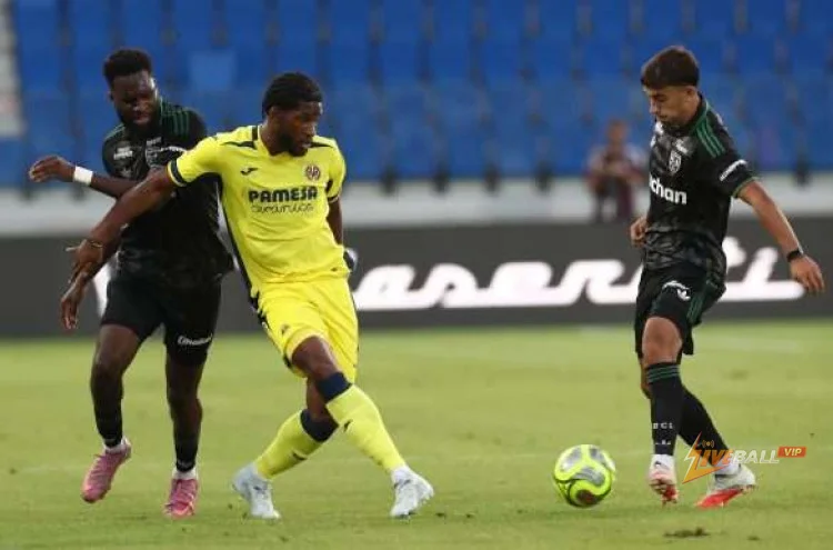 Man United sẽ được hưởng lợi khi ngôi sao của Villarreal gần chuyển đến Como.