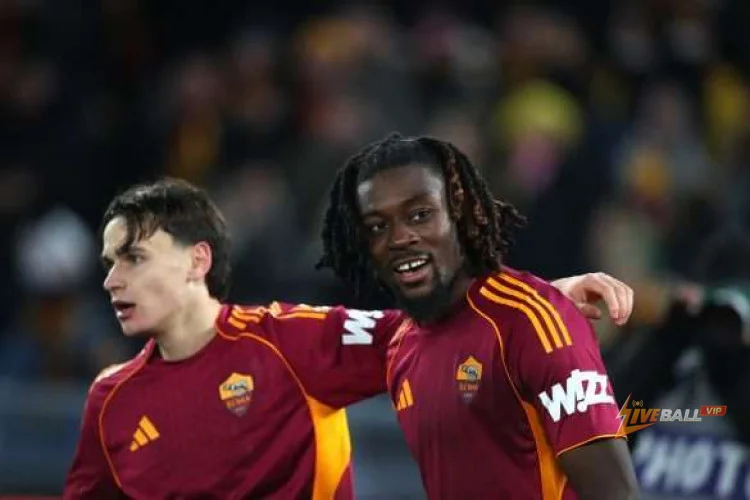 Manu Kone gần ở lại Roma bất chấp liên kết với Manchester City.