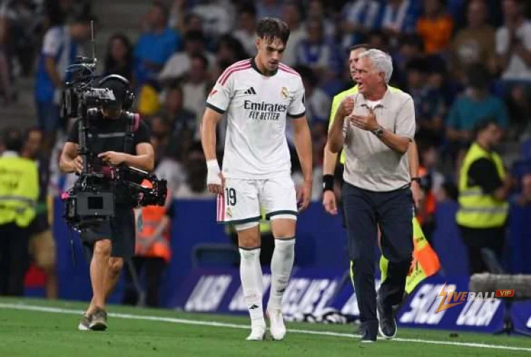 Người hùng của Real Madrid, Carlos Espí, tiết lộ những gì José Mourinho đã nói với anh trước khi bước vào sân đấu gặp Espanyol.