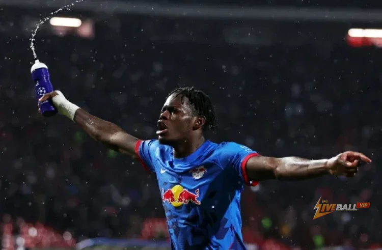 FC Barcelona ले RB Leipzig का रक्षक Castello Lukeba लाई नजिकबाट अनुगमन गर्दैछ।