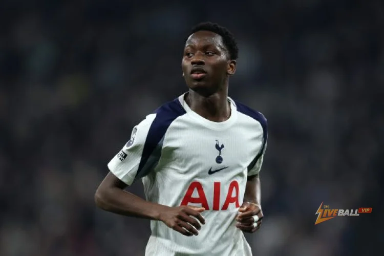Pape Matar Sarr của Tottenham muốn ở lại Premier League giữa sự quan tâm từ Monaco.