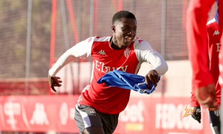 Lamine Camara đang tiến hành kiểm tra y tế trước khi chuyển đến Chelsea.