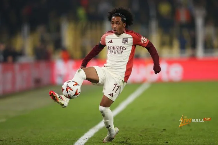 Chủ sở hữu Sunderland, Kyril Louis-Dreyfus, đến Lyon để thuyết phục Malick Fofana.