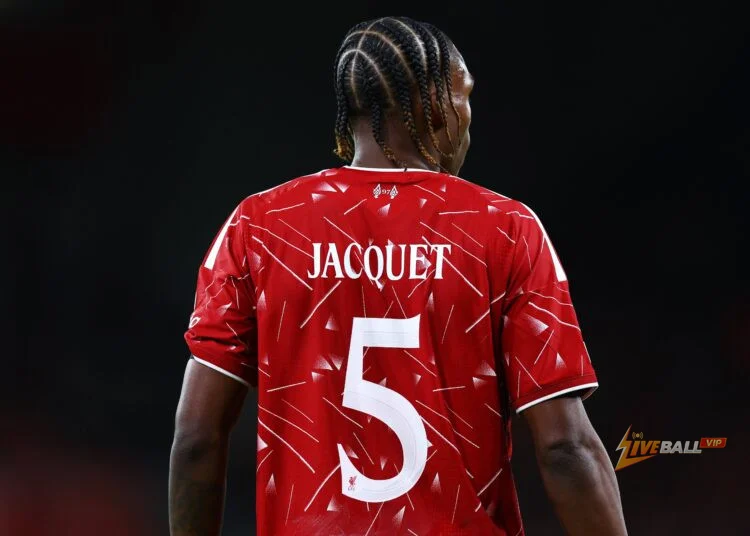Andoni Iraola ấn tượng với Jeremy Jacquet sau những màn trình diễn ban đầu.
