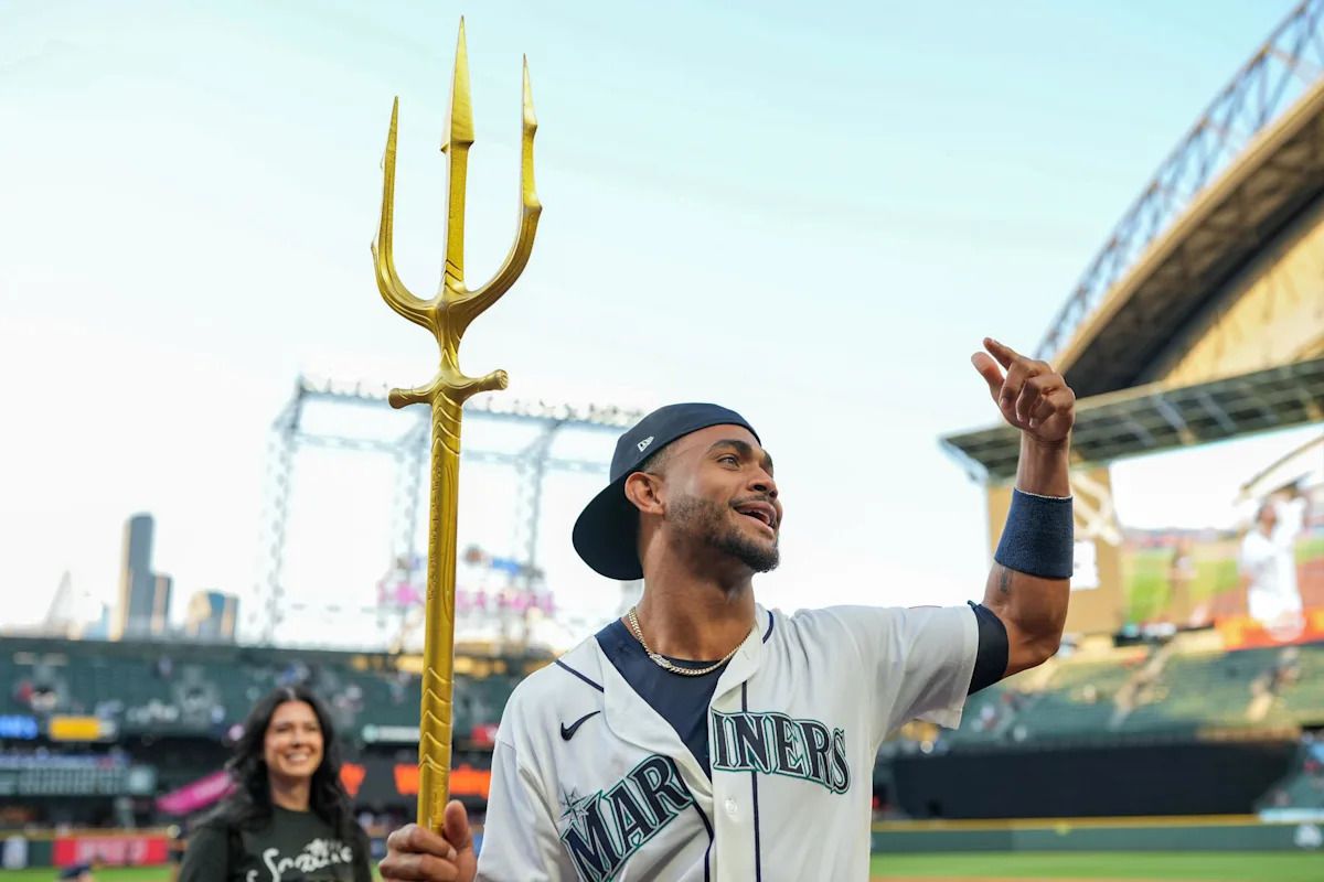 Mariners Edge Giants 4-3 in Extra Innings with Rodríguez's Return