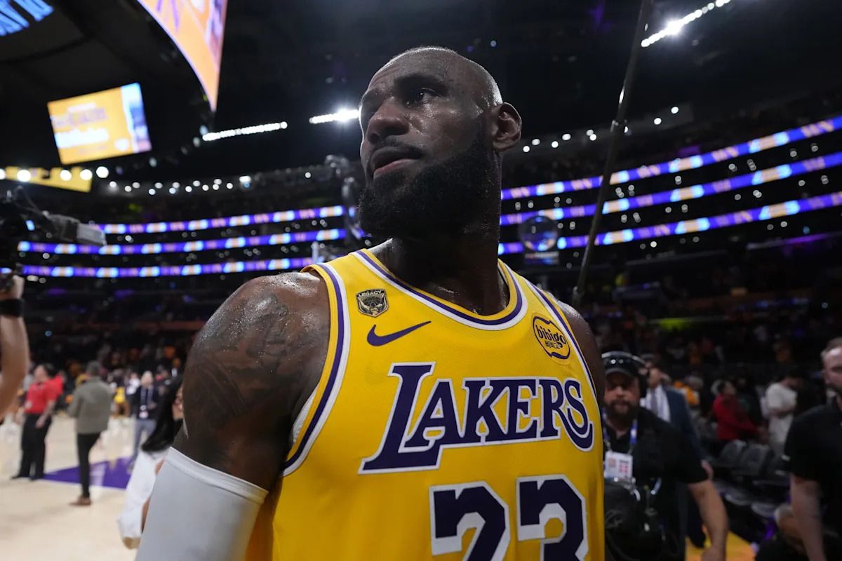 LeBron James Weighs Free Agency Options: Latest Team Rumors