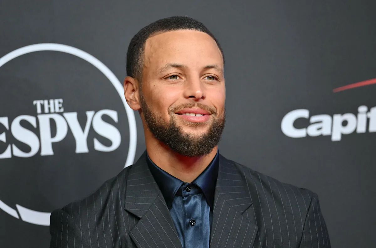 Stephen Curry sẽ có triển lãm đầu tiên cho cầu thủ hiện tại tại Hall of Fame
