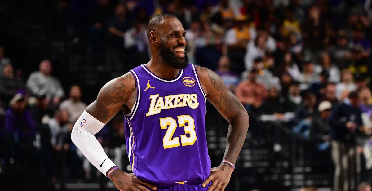 Quyết định của LeBron James có thể liên quan đến Jazz trong thương vụ trao đổi đa đội