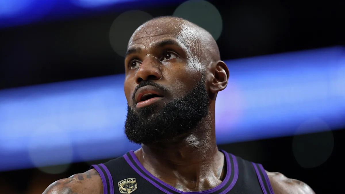 อนาคตของเลอบรอน เจมส์ ยังไม่แน่นอน ขณะที่ฤดูกาลออฟซีซั่นของ NBA ชะงัก