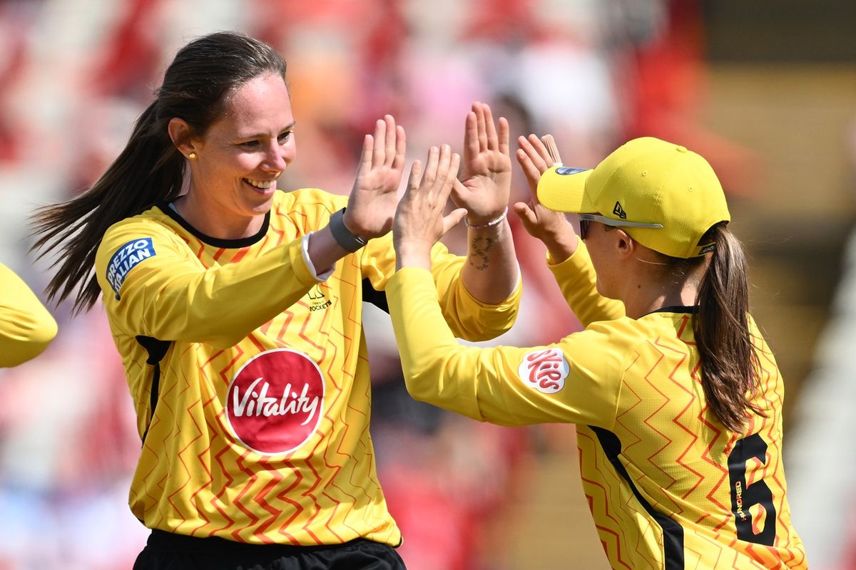 เทรนท์ ร็อคเก็ตส์ โชว์ฟอร์มเหนือกว่า เบอร์มิงแฮม ฟีนิกซ์ ในศึก Women's Hundred