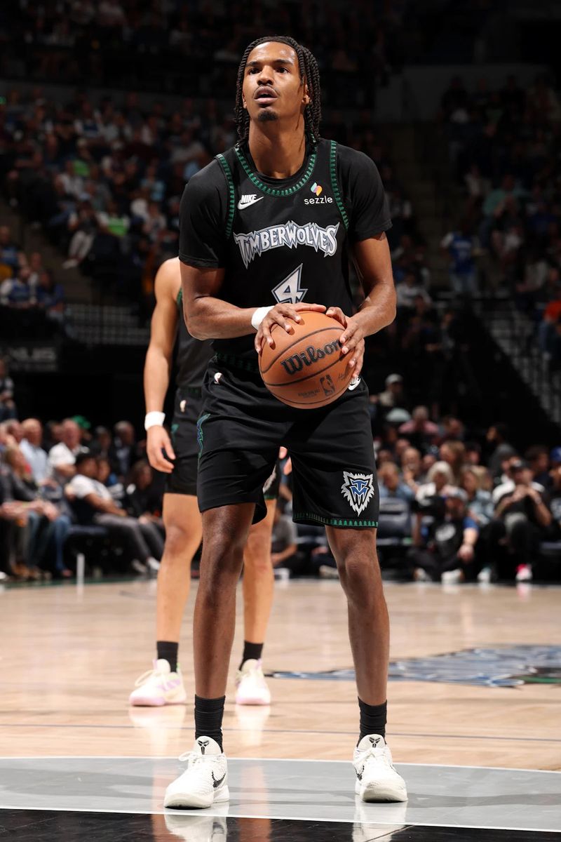 Rockets Add Forward Julian Phillips to Training Camp Roster