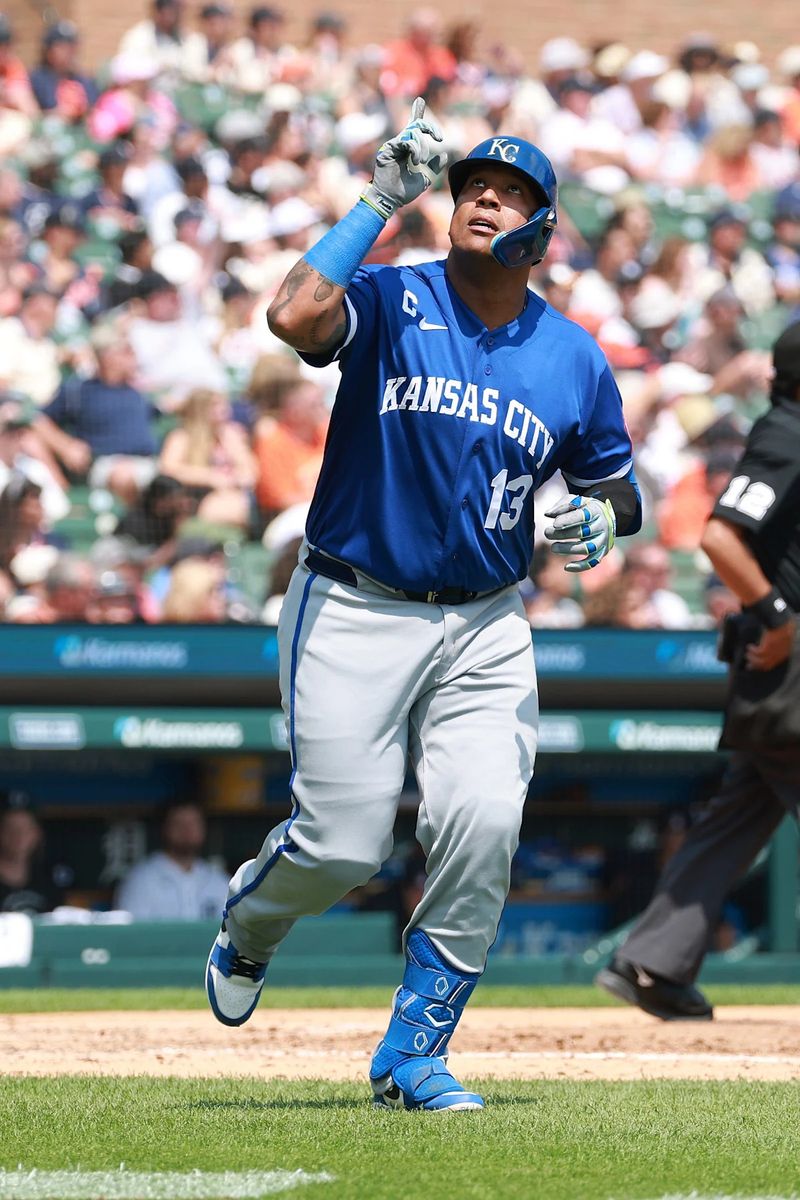 Salvador Perez Becomes Royals' All-Time Home Run Leader