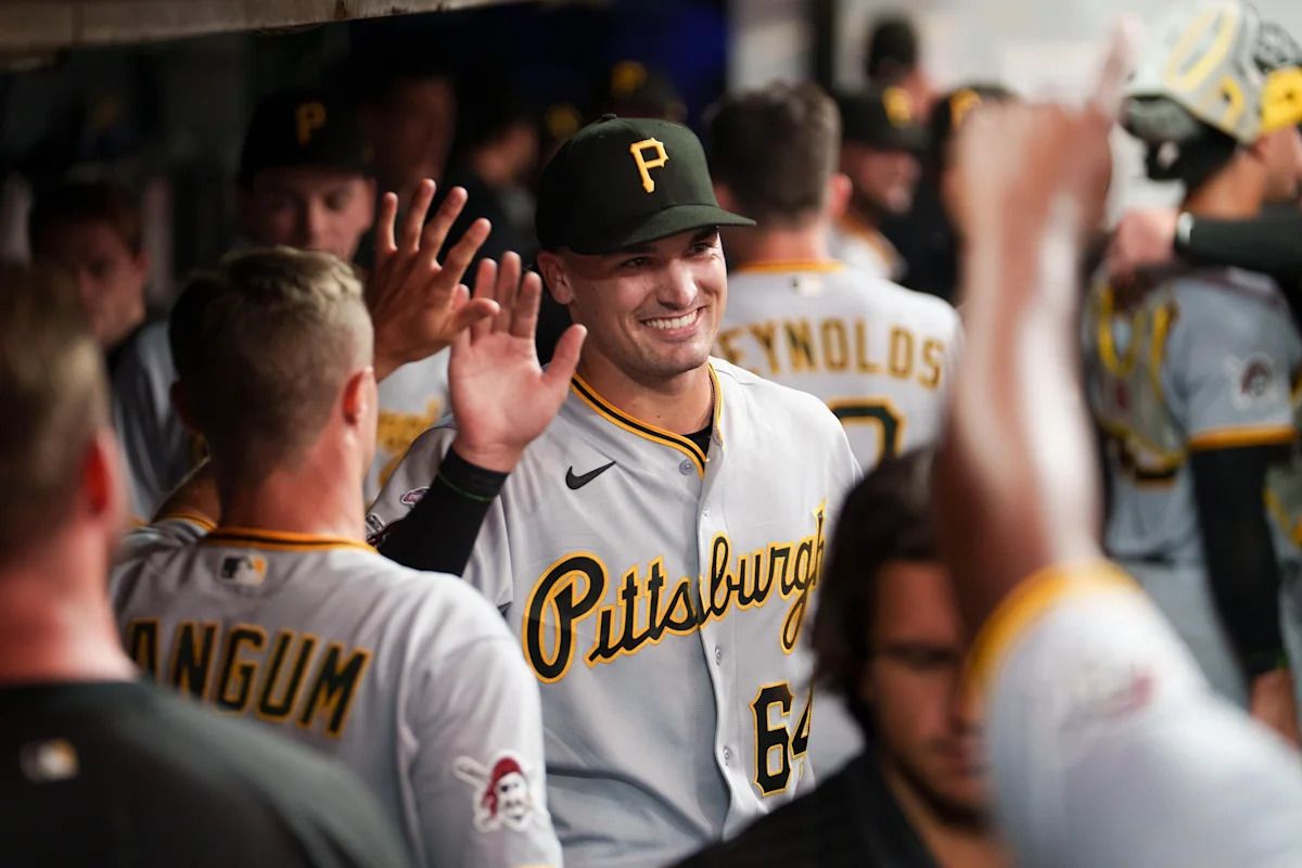 Diamondbacks Face Pirates in Crucial Wild Card Showdown