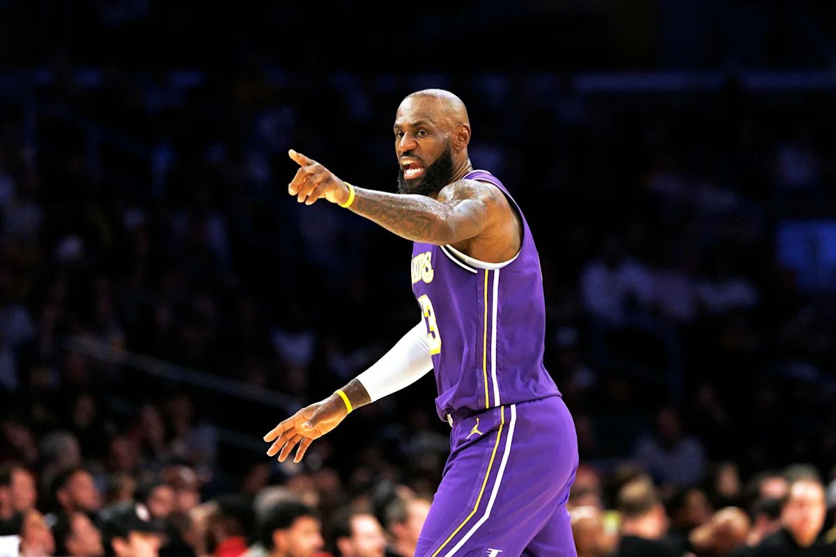 LeBron chuyển đến 76ers gây ra câu hỏi về lần trở lại Cleveland năm 2014