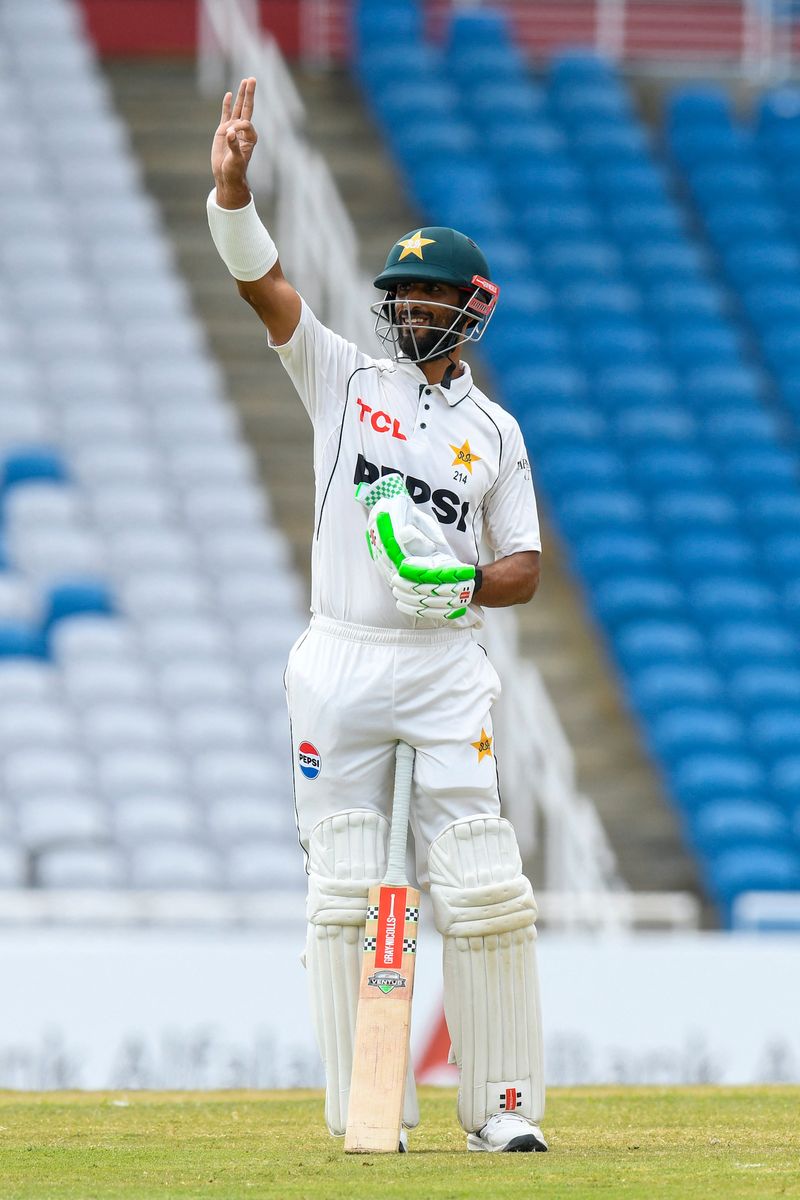 Shan Masood Continues to Bat for Pakistan Despite Finger Injury