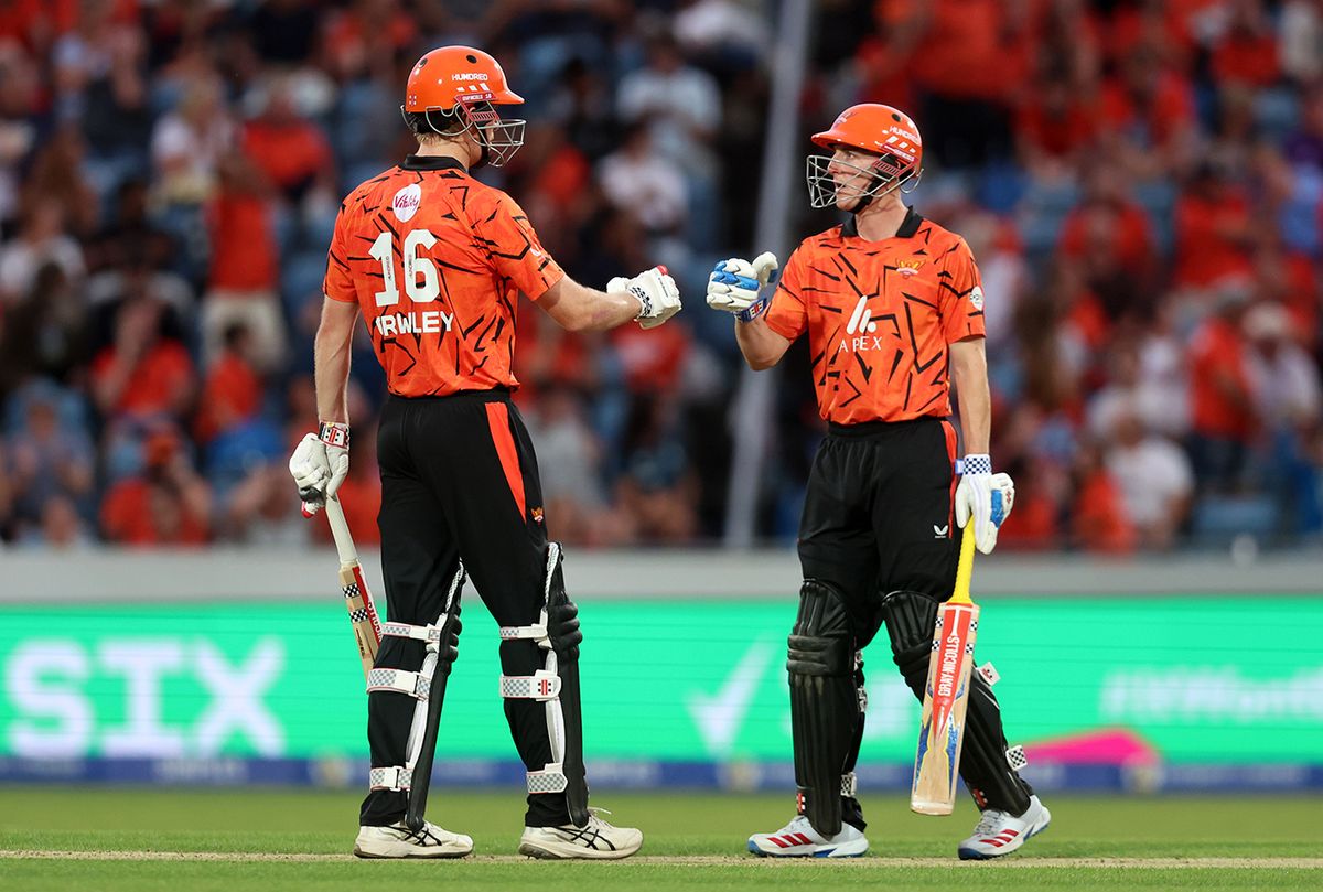 Sunrisers Tỏa Sáng Khi Marsh, Crawley và Brook Thống Trị Super Giants
