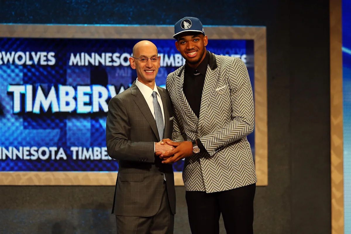 Karl-Anthony Towns Phá Vỡ Lời Nguyền Của Người Chọn Số 1 Với Chiến Thắng Vô Địch