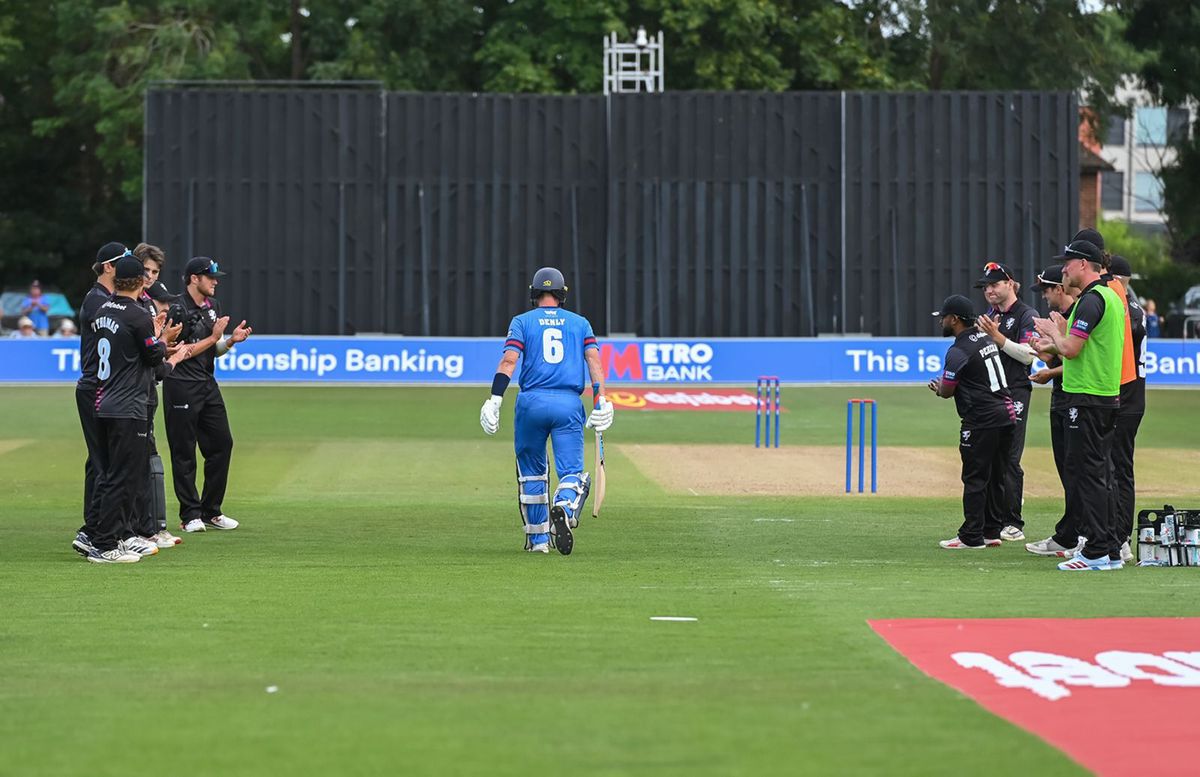 Kent Secures Victory in Joe Denly's Farewell Match