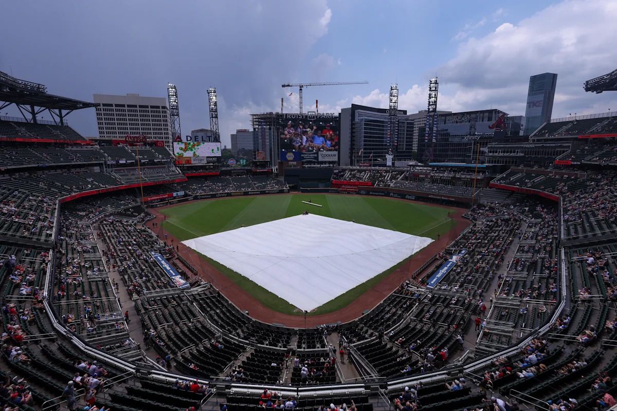 Braves Lead Marlins 2-0 Amid Rain Delay