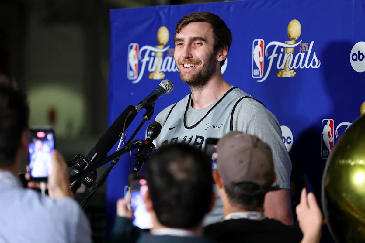 Luke Kornet Giúp Đỡ Tài Xế Gặp Nạn Tại San Antonio