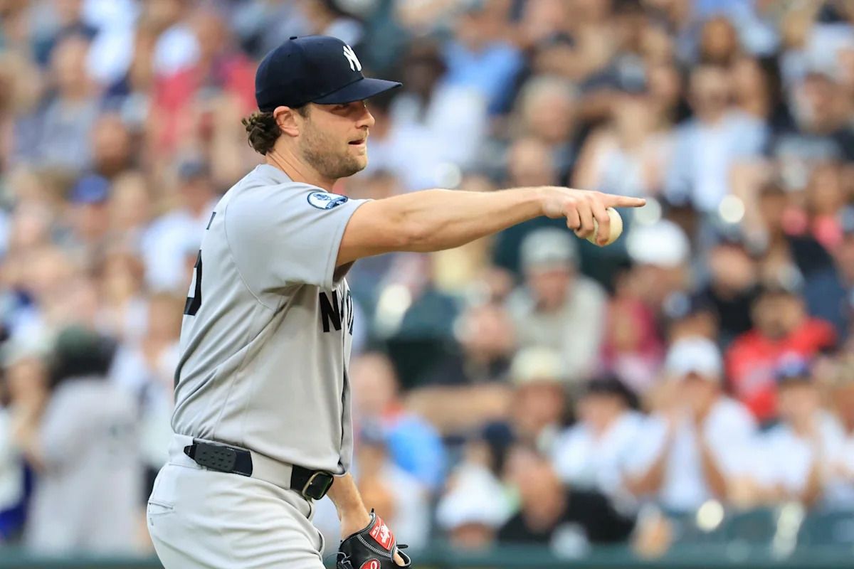 Yankees Face Braves in Showdown of Former Cy Young Winners