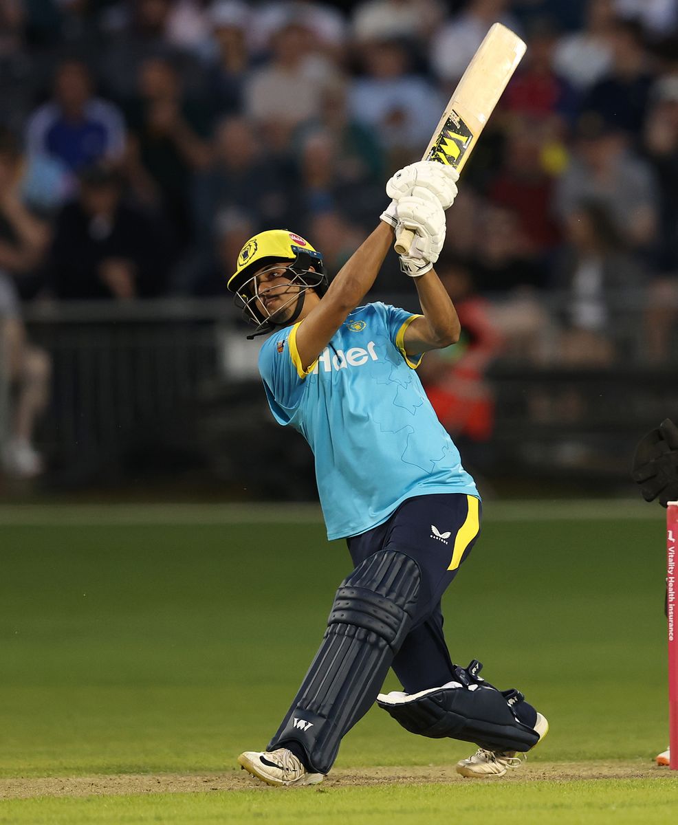 Jani's 88 Keeps Warwickshire's Hopes Alive Against Lancashire