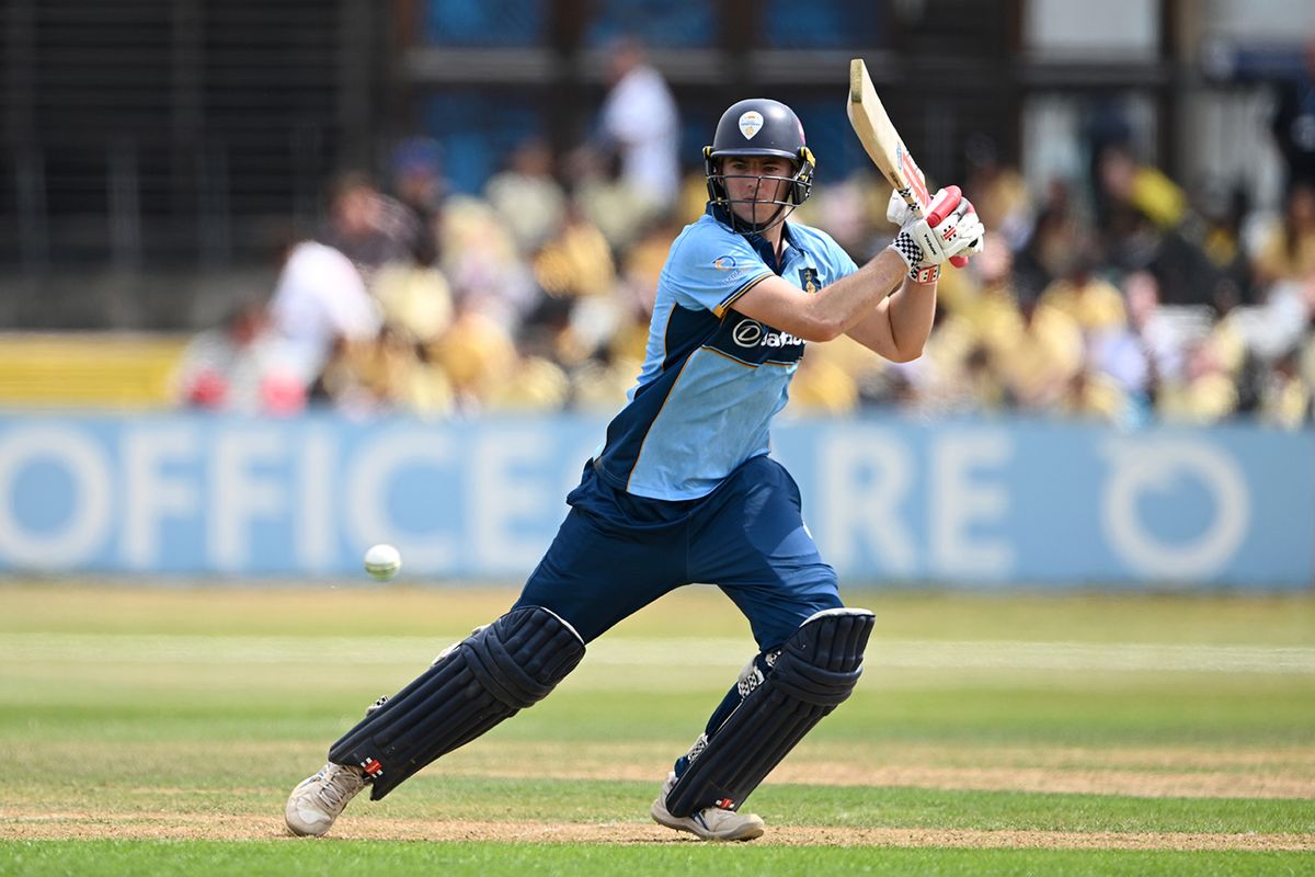 Derbyshire Thắng Trận Derby Trước Hampshire Dù Neal Ghi Một Trăm Chạy