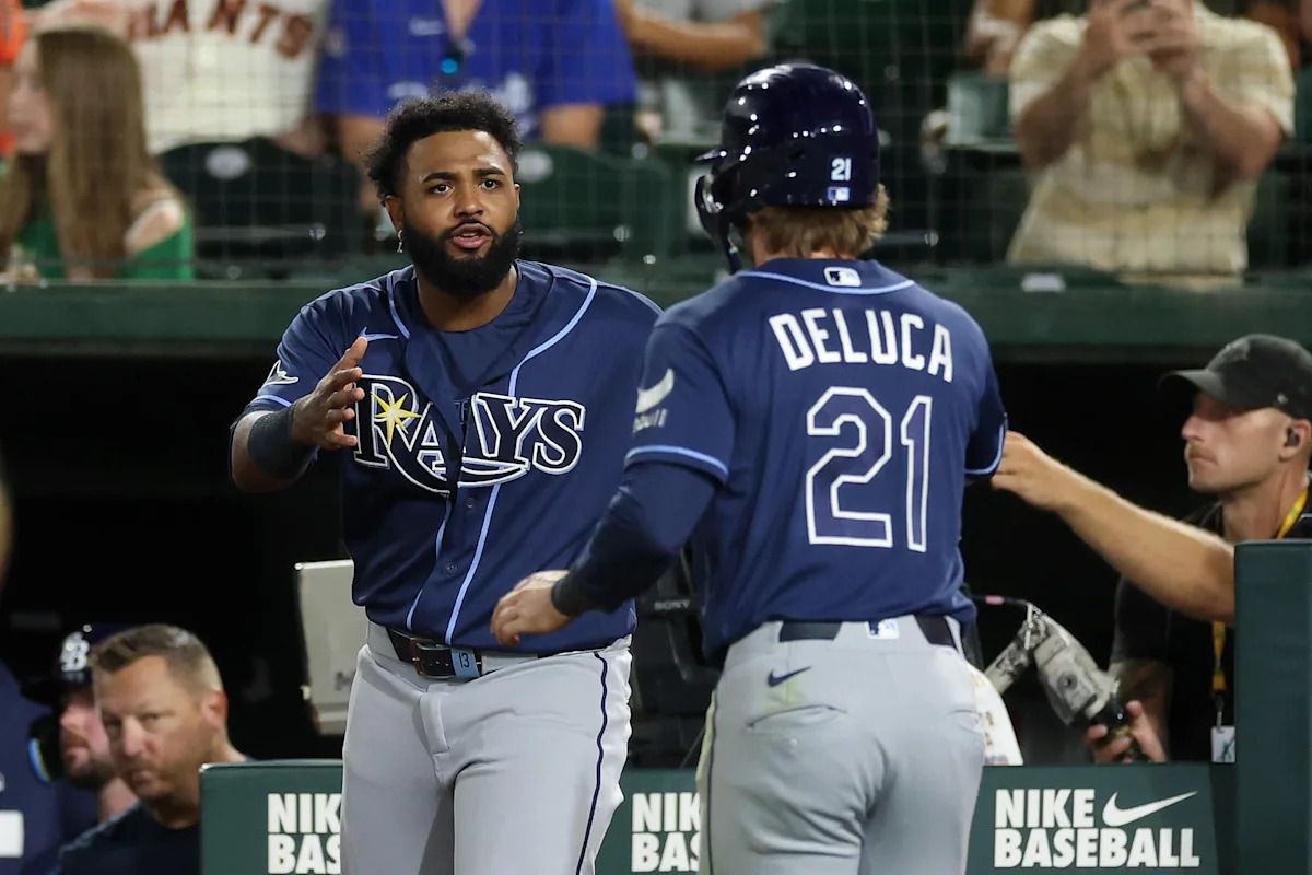 เรย์สฮึดแซงเอาชนะแอธเลติกส์ 10-6 ขยายความเป็นผู้นำใน AL East
