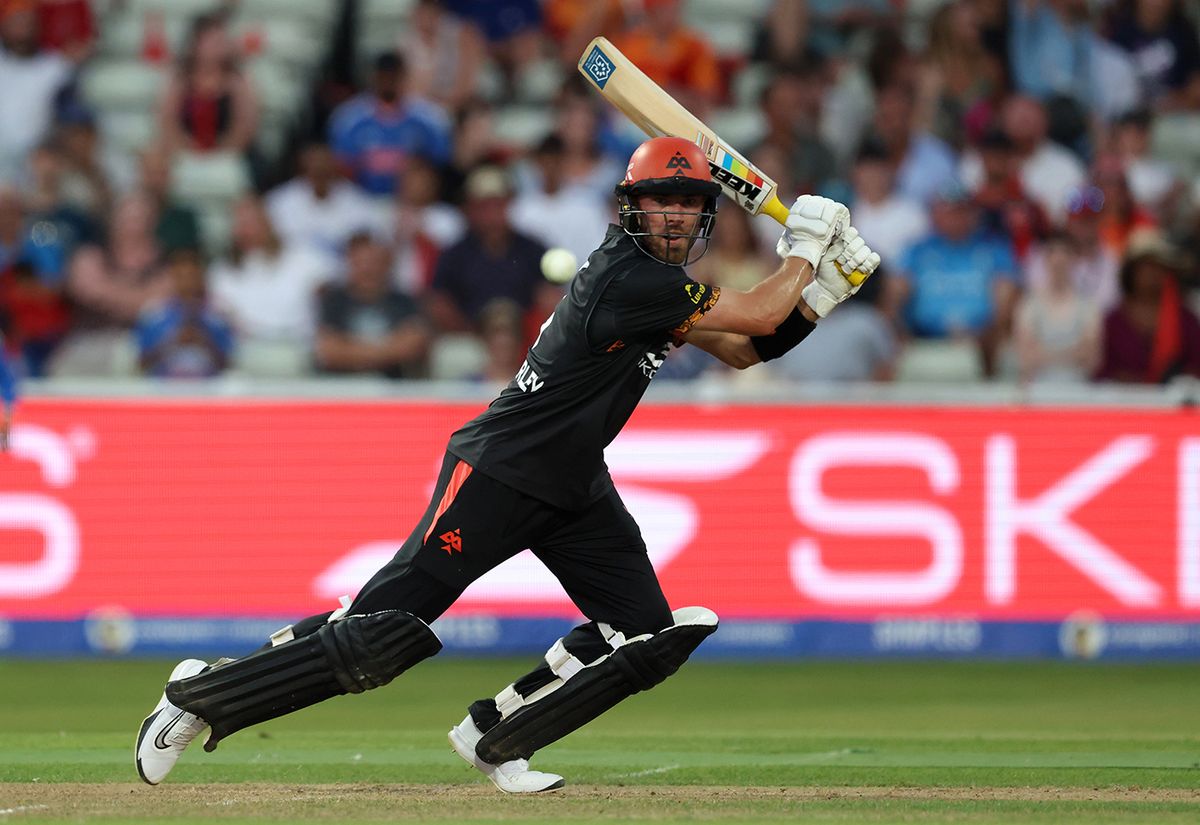 Phoenix loại MI London, đưa Sunrisers vào vòng loại trực tiếp