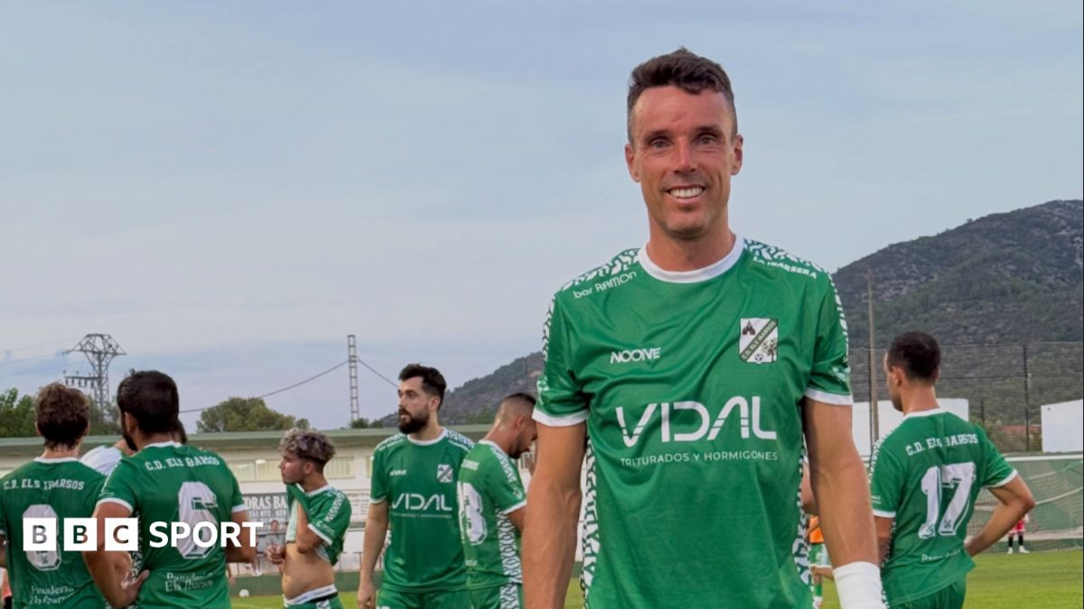 Roberto Bautista Agut Shines on Football Debut with Two Goals
