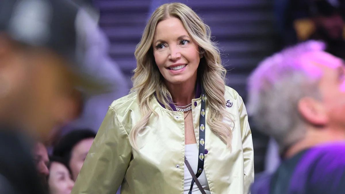 Jeanie Buss Phản Đối Việc Bán Cổ Phần Lakers Của Anh Chị