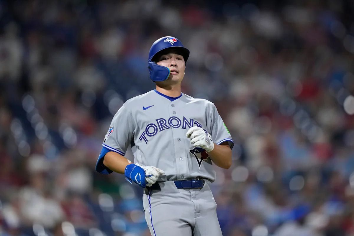 Tân binh Brett Bateman của Blue Jays rời sân trong trận gặp Rays vì chấn thương gân kheo