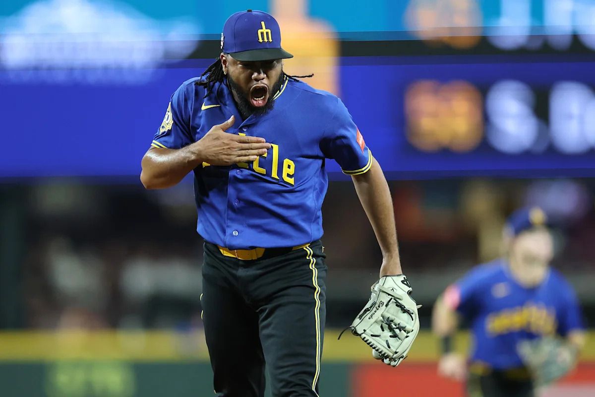 Cubs Tặng Mariners Một 'Chiến Thắng' Trong Ngày Cuối Tuần Cầu Thủ