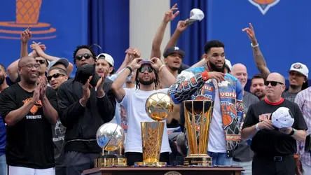 Knicks Face Key Decisions to Maintain Competitive Core
