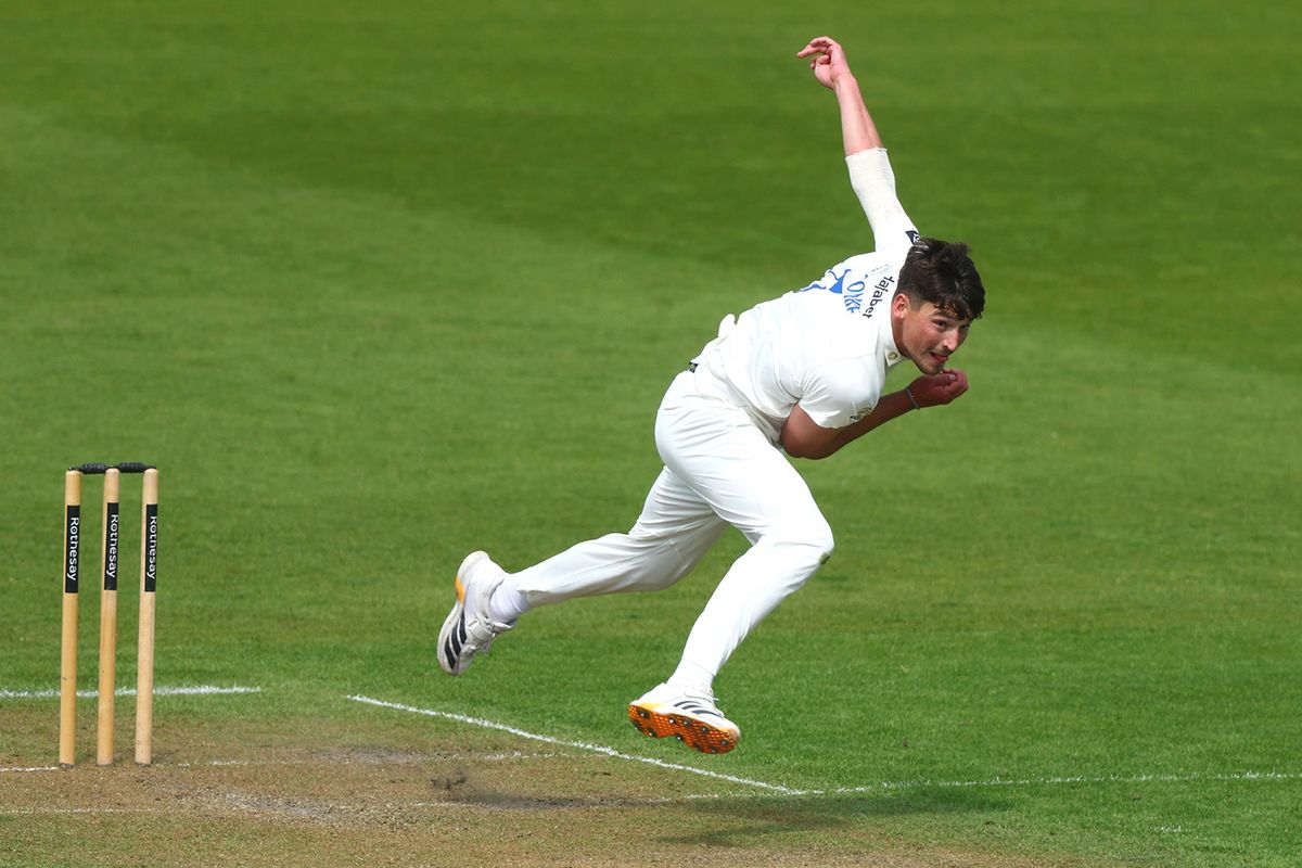 Hat-Trick của Crocombe làm giảm hy vọng vô địch của Somerset